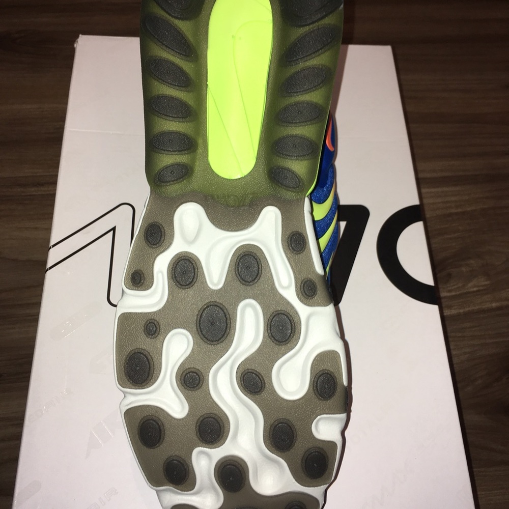 Size 10 270 react eng new never worn before